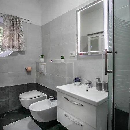 Apartman Leoni *