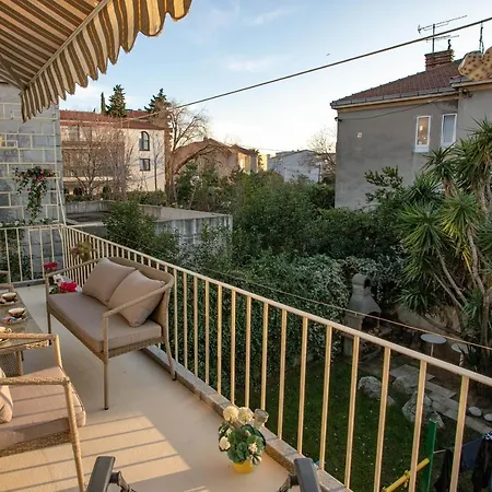 Apartment Leoni *